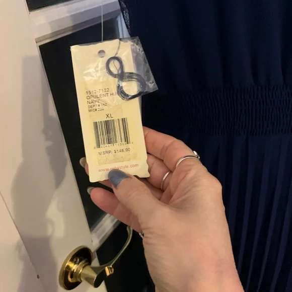 Reba...Another Stunner Dress - Picture 16 of 16